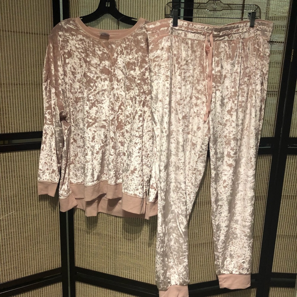 Secret Treasures Pink Velvet Pajama Set